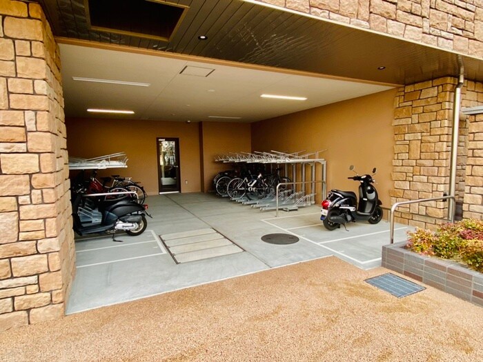物件外観写真3　(駐輪場)