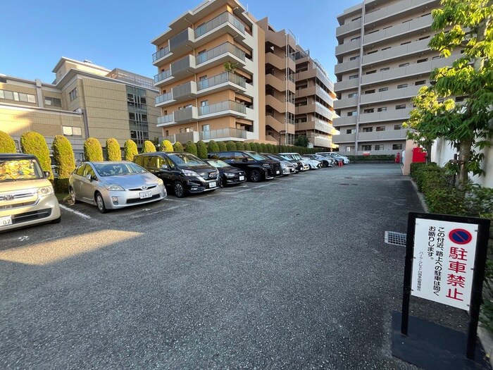 物件外観写真3　(駐車場)