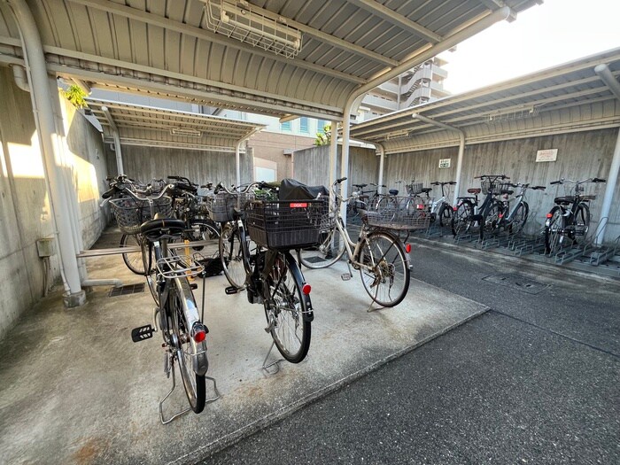 物件外観写真6　(駐輪場)