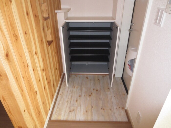 物件内観写真10　(玄関)