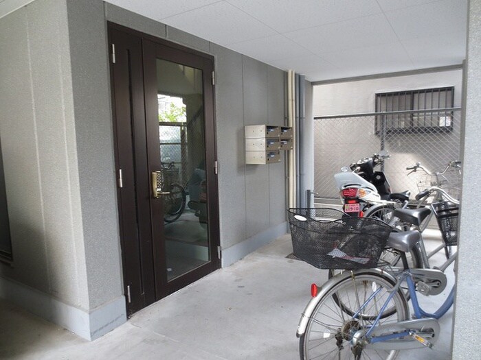 物件外観写真3　(駐輪場)