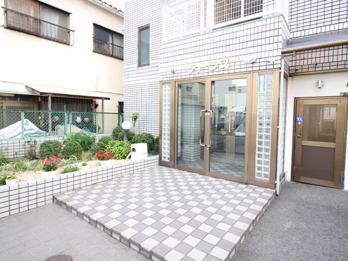 物件外観写真4　(エントランス部分)