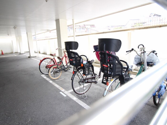 物件外観写真5　(駐輪場)