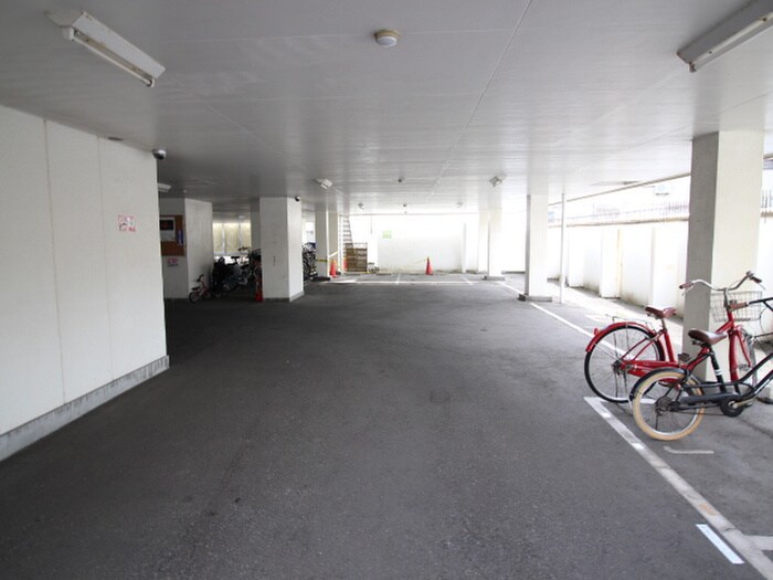 物件外観写真6　(駐車場)