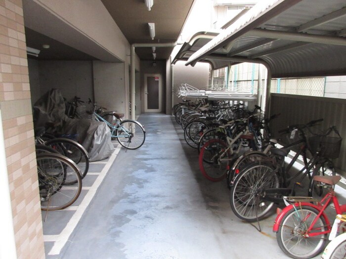 物件外観写真4　(駐輪場)