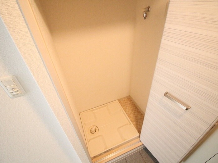 物件内観写真15　(洗濯機置場)