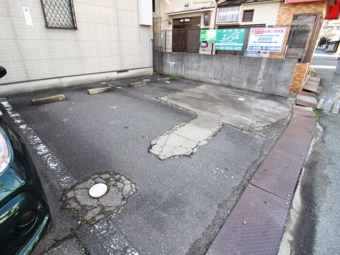 物件外観写真5　(駐車場)