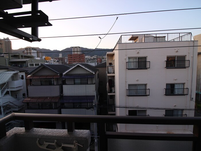 物件内観写真16　(室内からの展望)