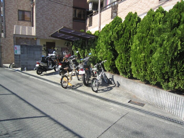 物件外観写真3　(駐輪場)