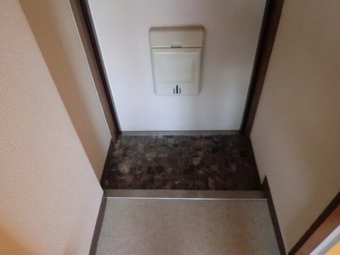 物件内観写真10　(玄関)
