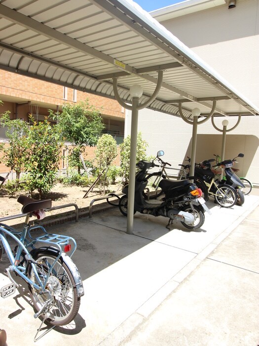 物件外観写真3　(駐輪場)