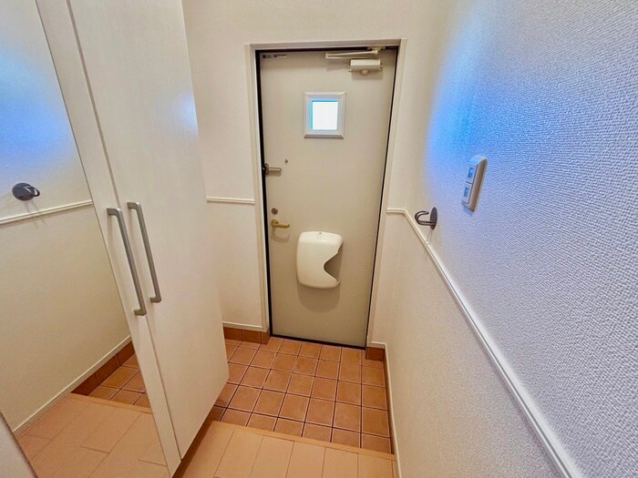 物件内観写真15　(玄関)