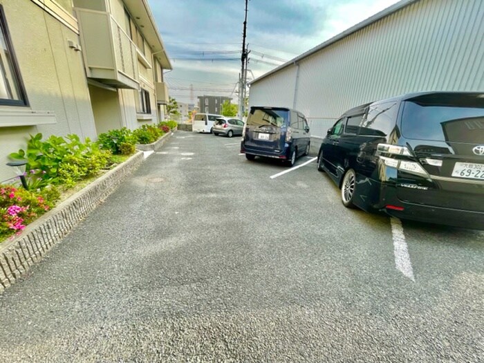 物件外観写真5　(駐車場)