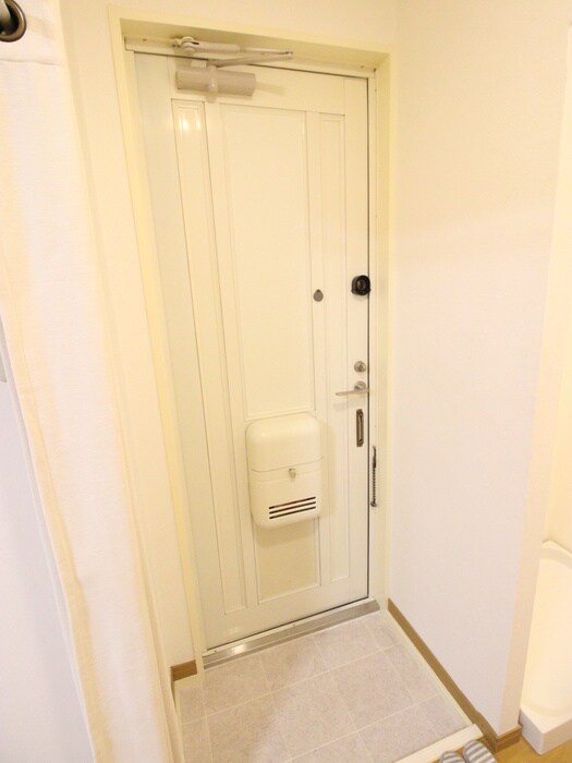 物件内観写真18　(玄関)