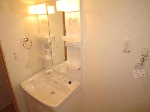 物件内観写真8　(洗面)