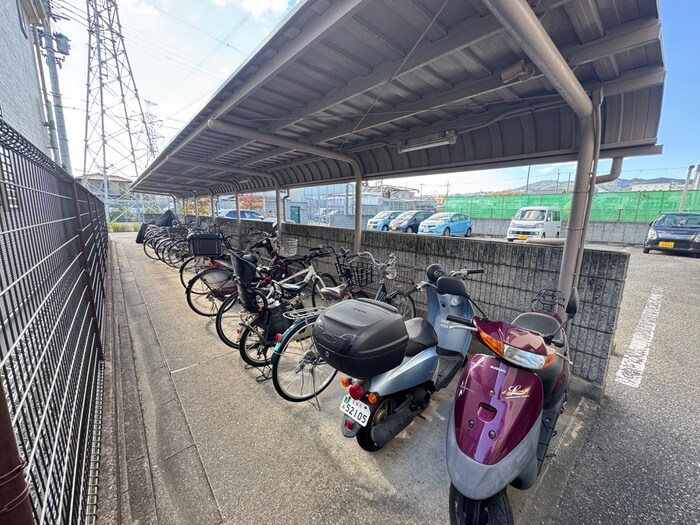 物件外観写真4　(駐輪場)