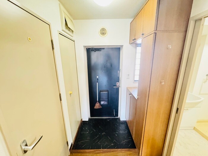 物件内観写真14　(玄関)