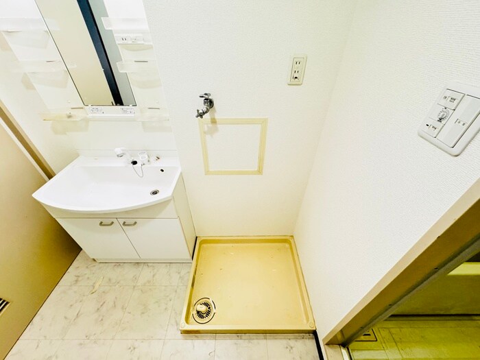 物件内観写真18　(洗濯機置場)