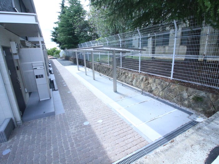 物件外観写真4　(駐輪場)