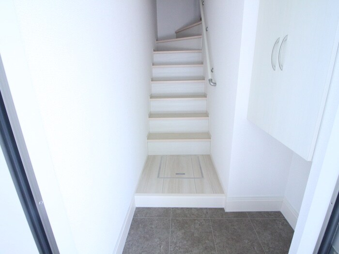 物件内観写真19　(玄関)