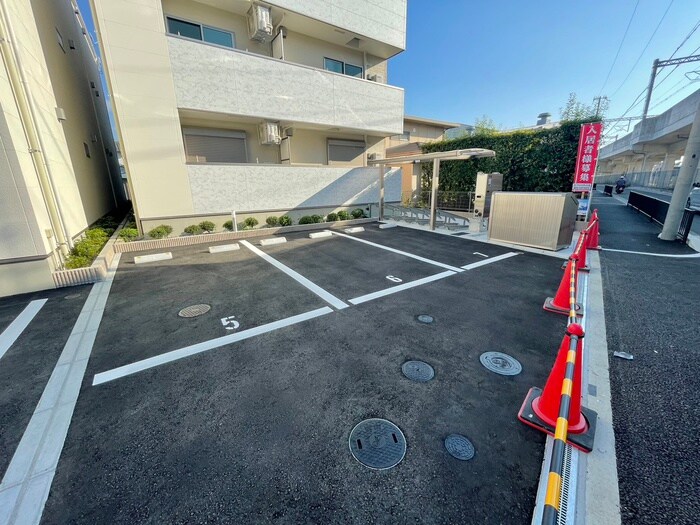 物件外観写真3　(駐車場)