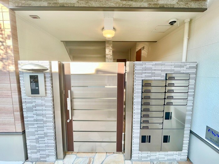 物件外観写真4　(エントランス部分)