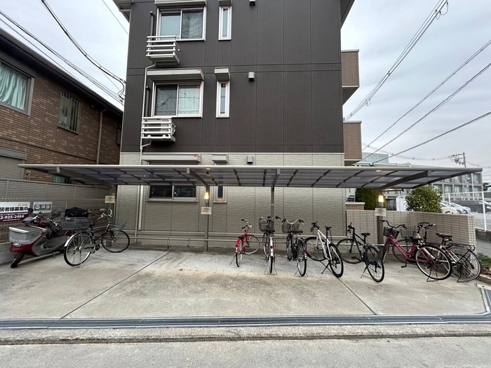 物件外観写真4　(駐輪場)