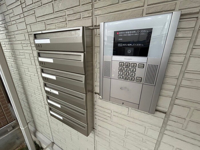 物件外観写真6　(エントランス部分)