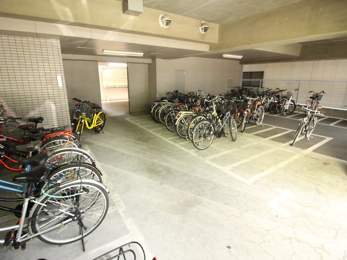 物件外観写真4　(駐輪場)