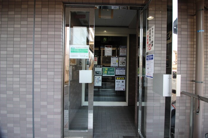 物件外観写真2　(エントランス部分)