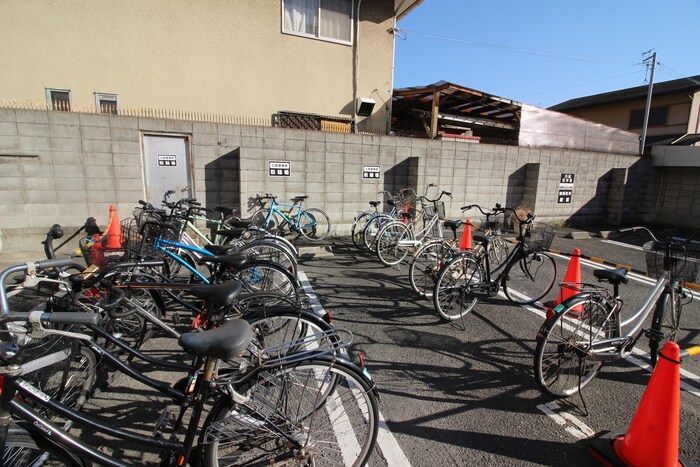 物件外観写真5　(駐輪場)
