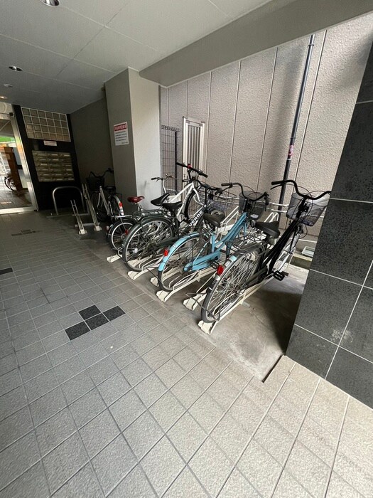 物件外観写真4　(駐輪場)