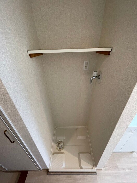 物件内観写真11　(洗濯機置場)