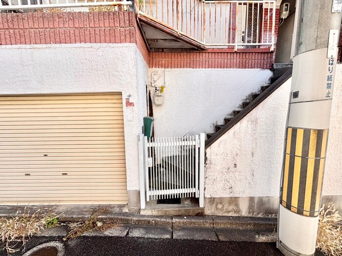 物件外観写真4　(エントランス部分)