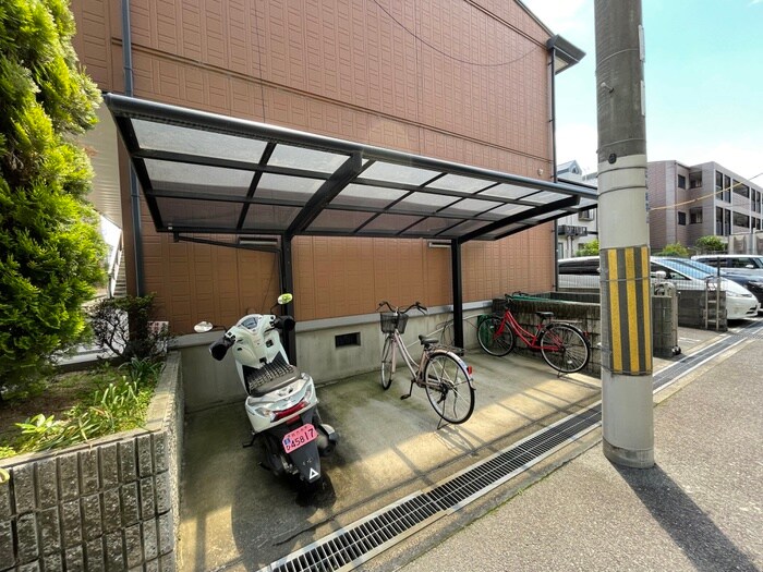物件外観写真4　(駐輪場)