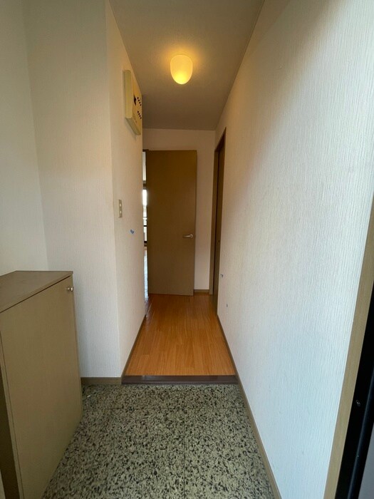 物件内観写真16　(玄関)