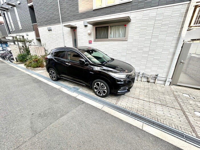 物件外観写真4　(駐車場)