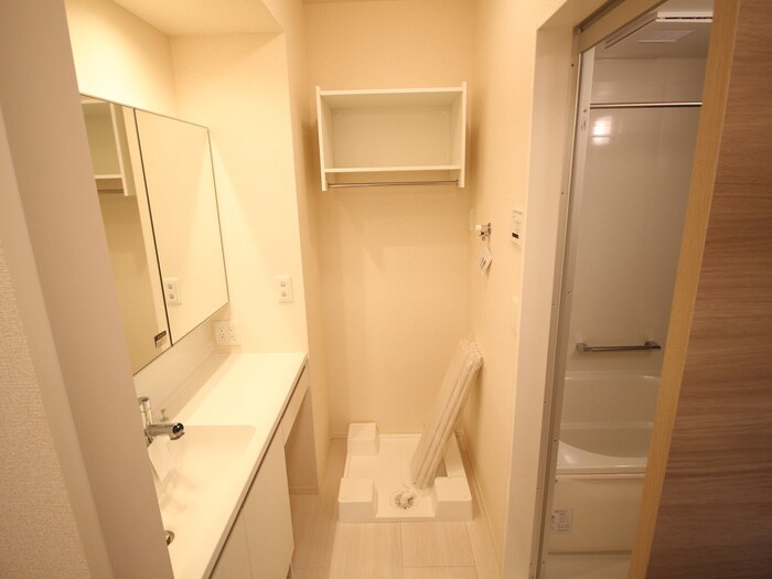 物件内観写真10　(洗濯機置場)