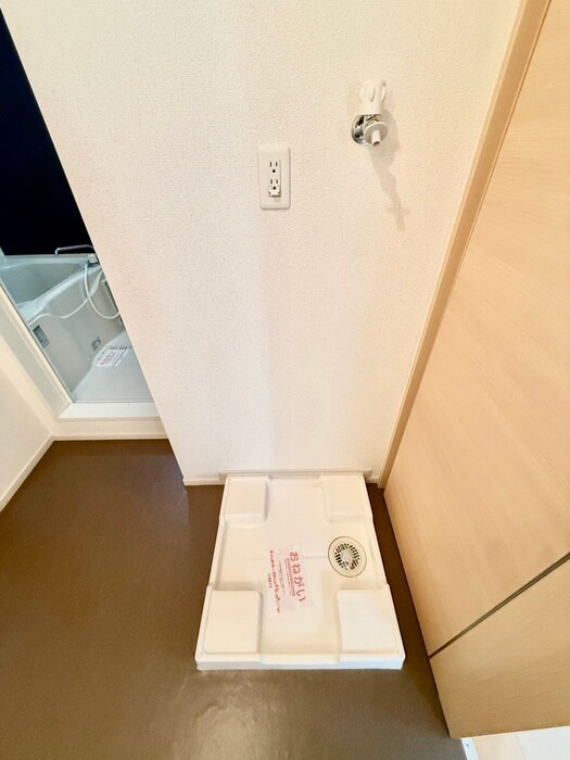 物件内観写真13　(洗濯機置場)