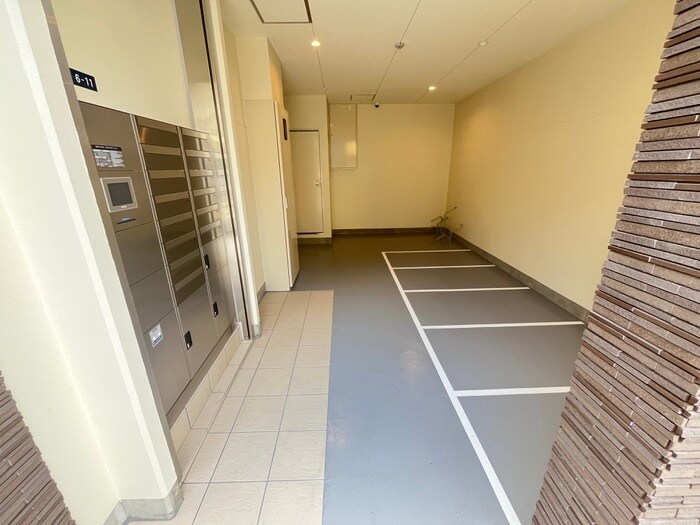 物件外観写真5　(バイク置き場)