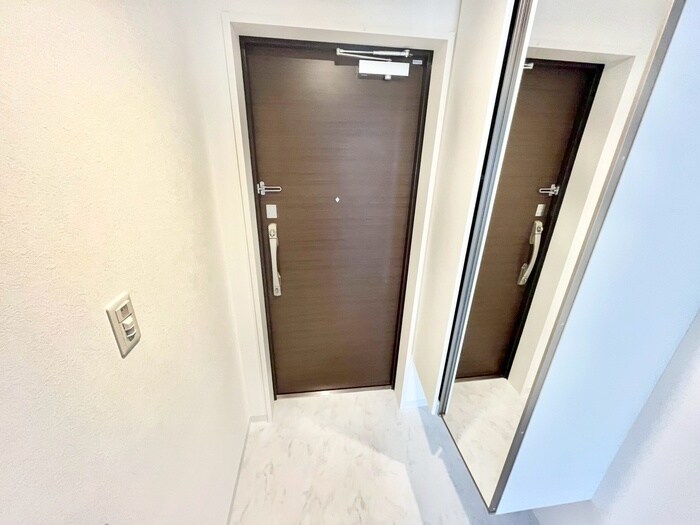 物件内観写真10　(玄関)