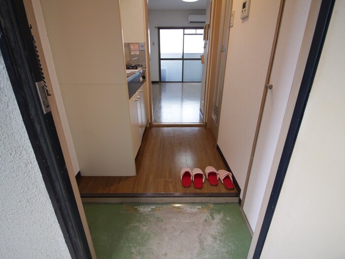 物件内観写真7　(玄関)