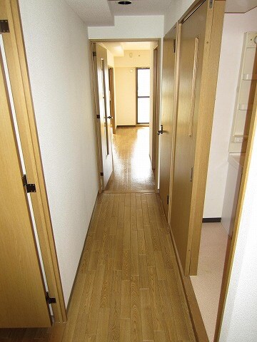 物件内観写真4　(玄関)