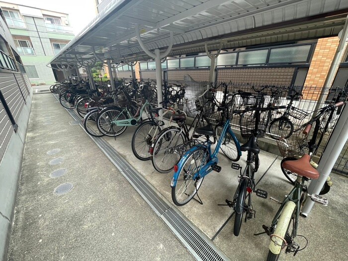 物件外観写真2　(駐輪場)