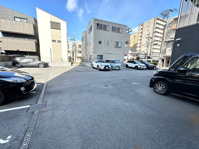 物件外観写真4　(駐車場)