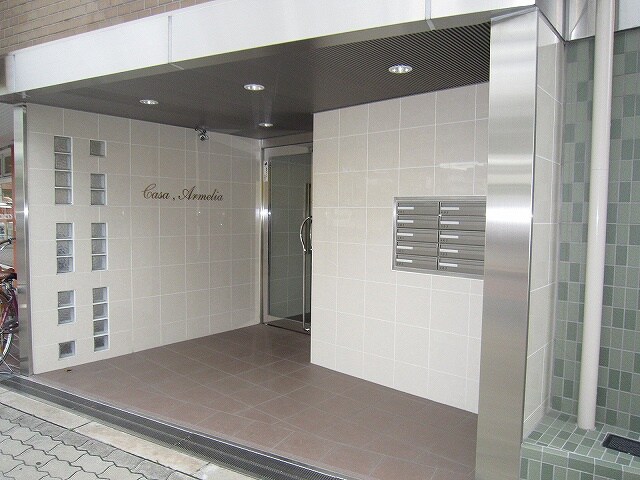 物件外観写真2　(エントランス部分)