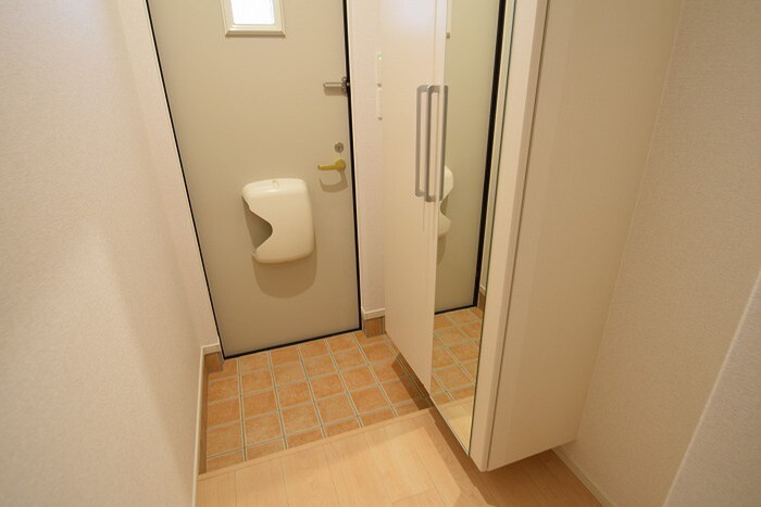 物件内観写真11　(玄関)
