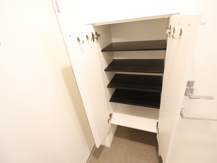 物件内観写真15　(靴箱)