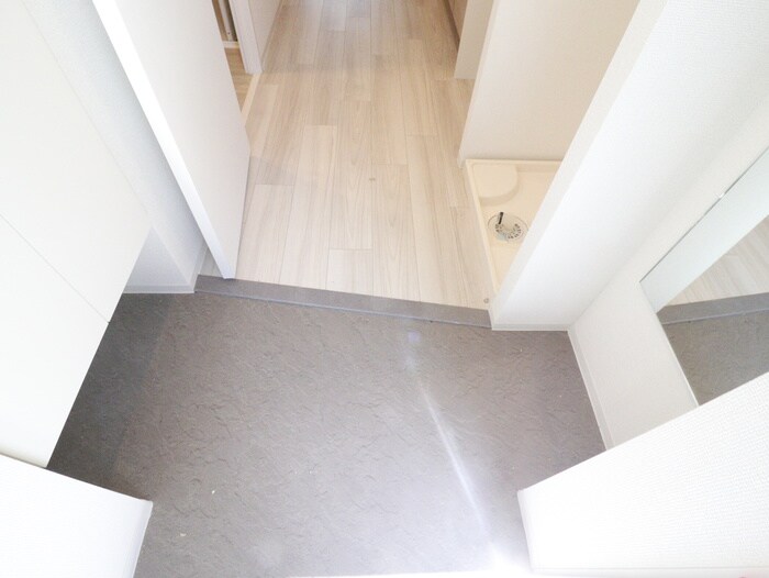 物件内観写真16　(玄関)