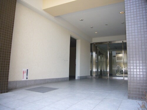 物件外観写真4　(エントランス部分)